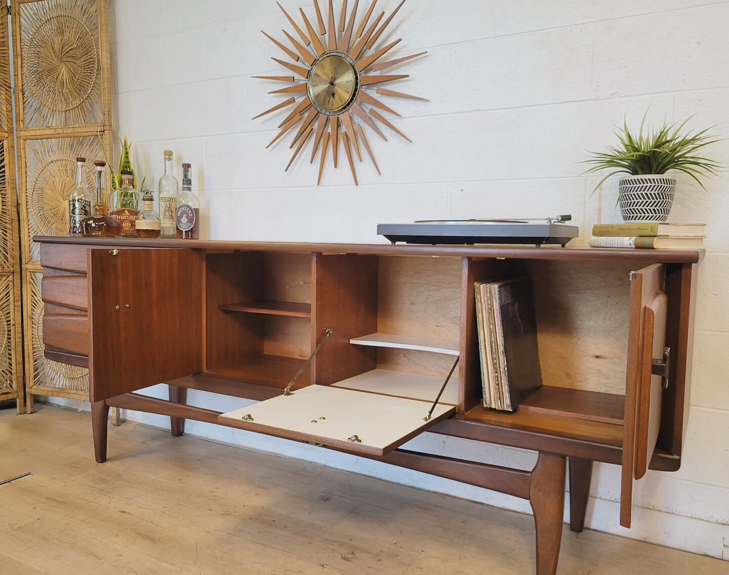 BB Credenza