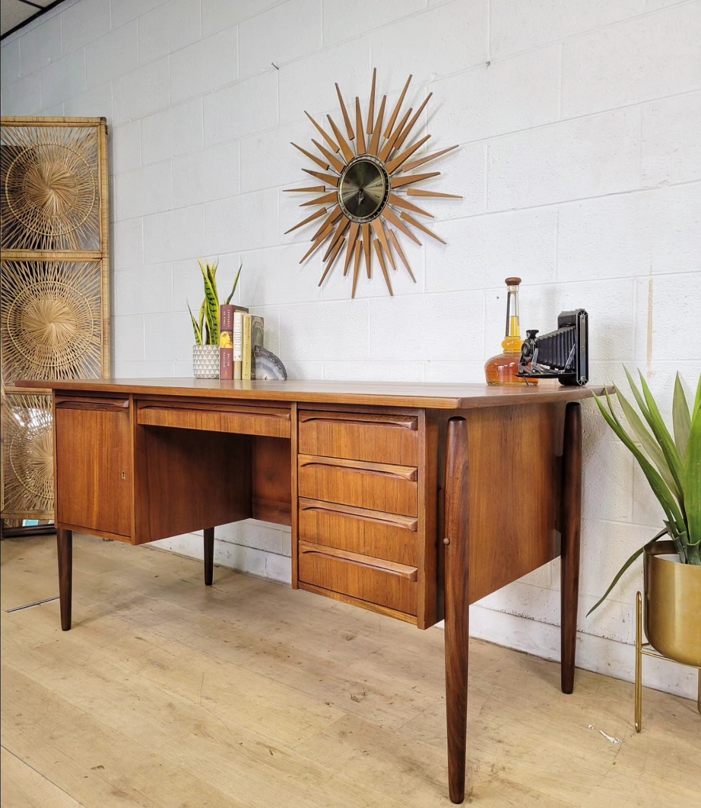  Danish Desk