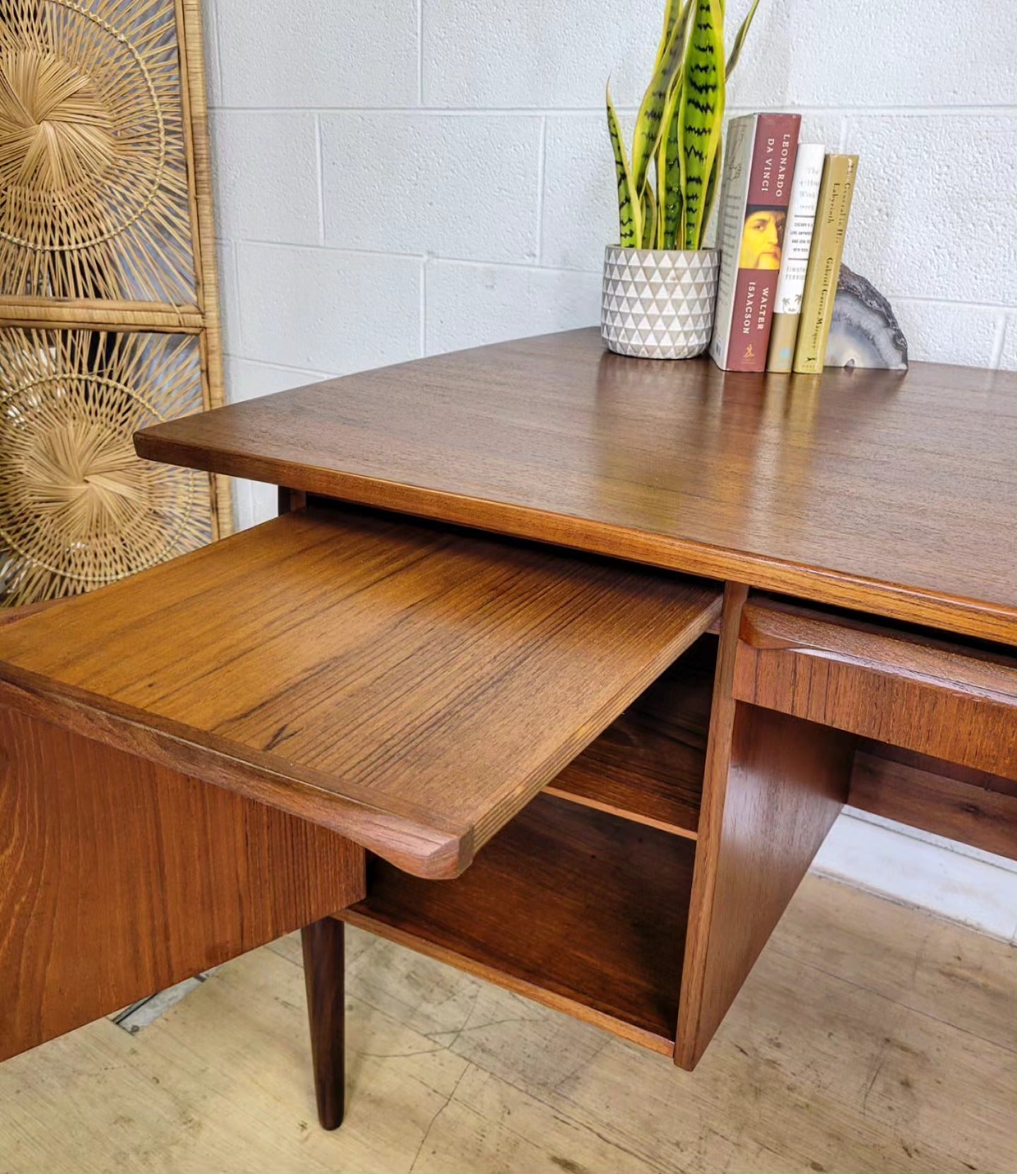  Danish Desk