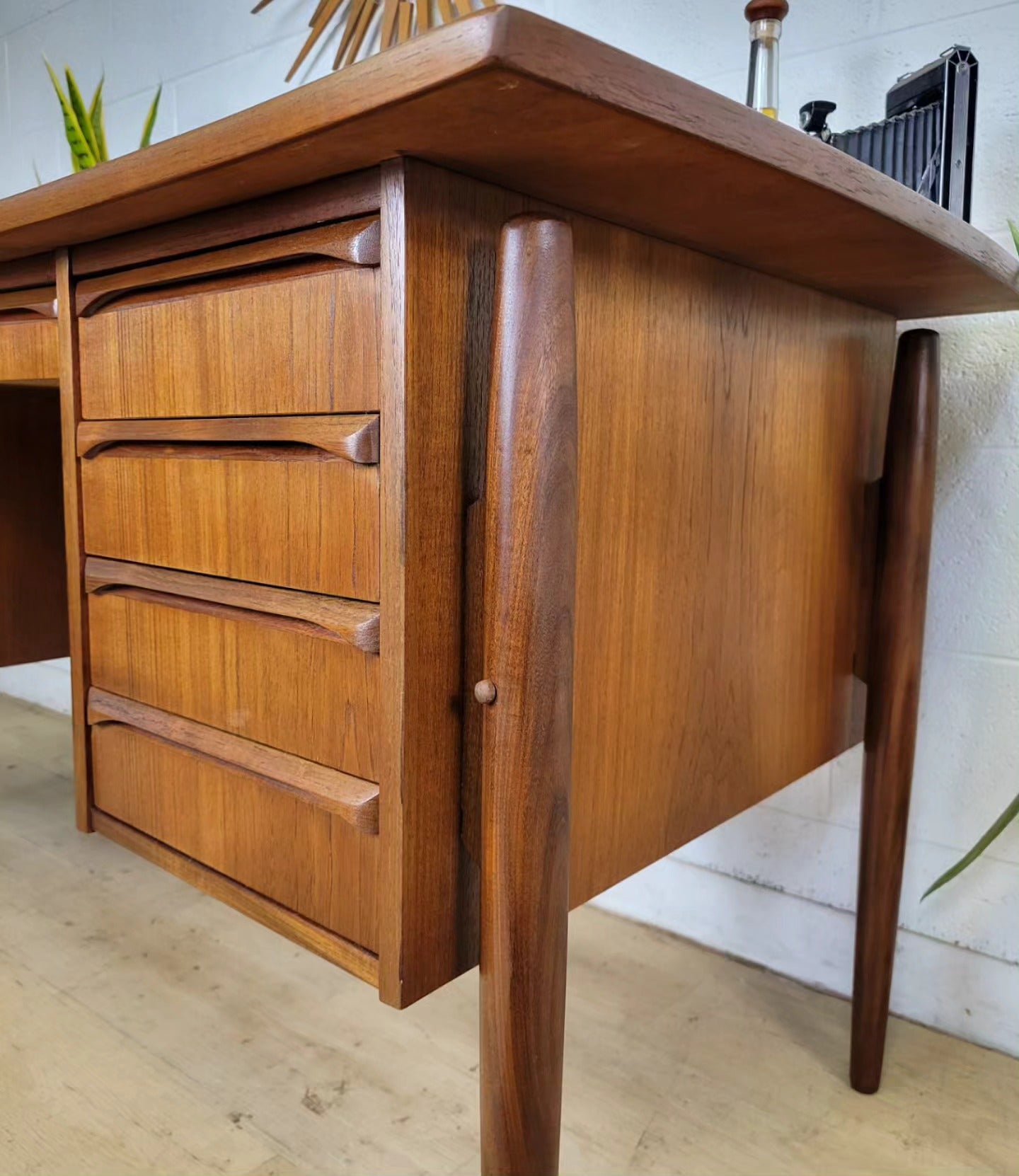  Danish Desk